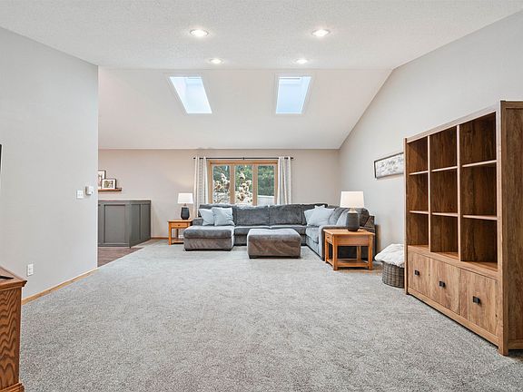 3rd image of 510 Maple Ridge St