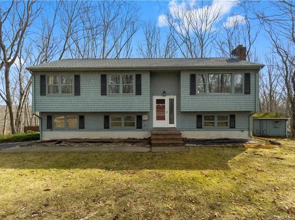 5 Old Oak Lane, East Lyme, CT 06357