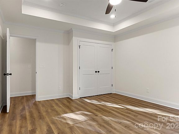 4th image of 914 Saluda St