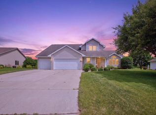 465 Winding Waters Way, De Pere, WI 54115