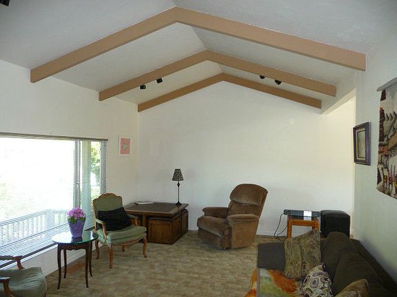 3rd image of 920 Kennedy Dr