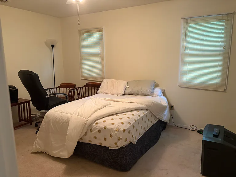 412 Canterbury Dr — Photo 6