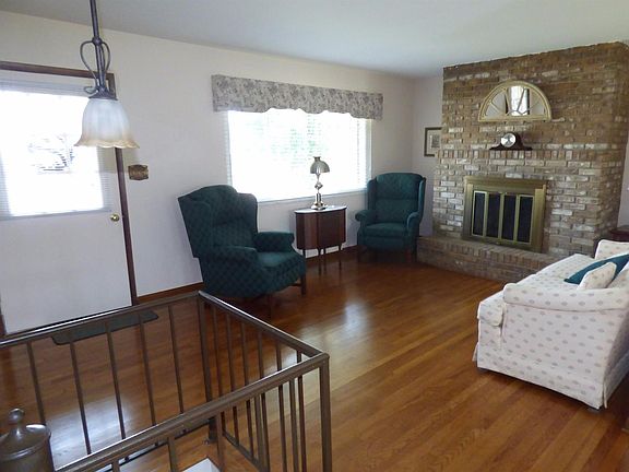 4th image of 7629 Delview Dr