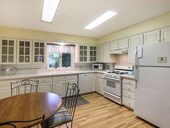 4th image of 7177 Eldred Ave NE