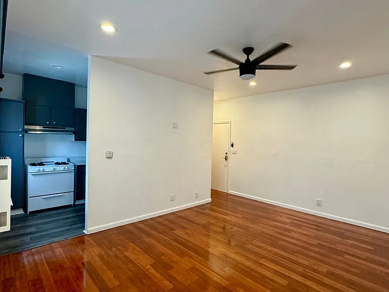 823 N. Gower — Photo 16