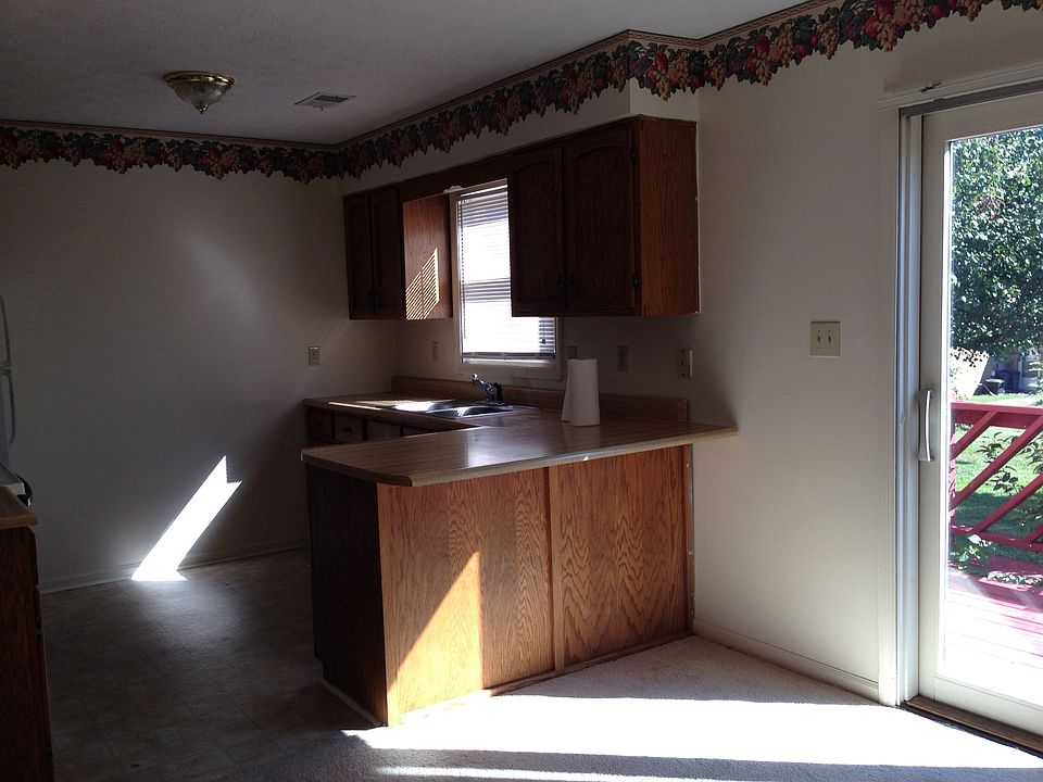 2nd image of 125 Maplehill Dr APT 5