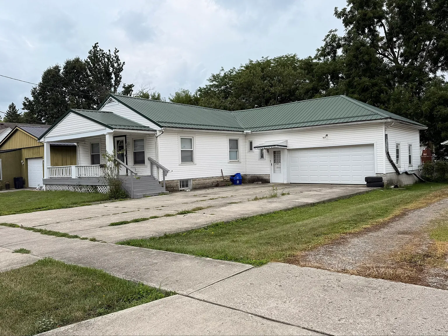 3 bed, 1234 sqft, $1,200 — Photo 2