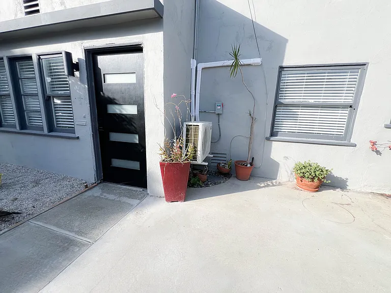 1506 1/2 Maple St #1506 — Photo 54
