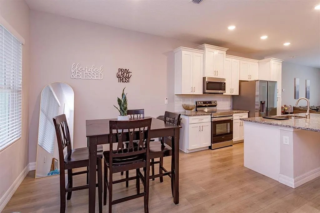 4 bed, 2.0 bath, 1485 sqft, $2,800 — Photo 2