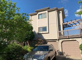 16 Periwinkle Ct, East Brunswick, NJ