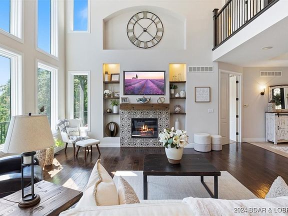 4th image of 6735 Saint Tropez Cir
