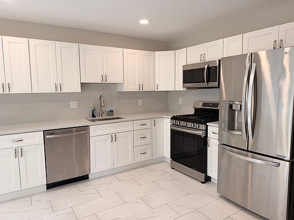3rd image of 44 Camellia Ct