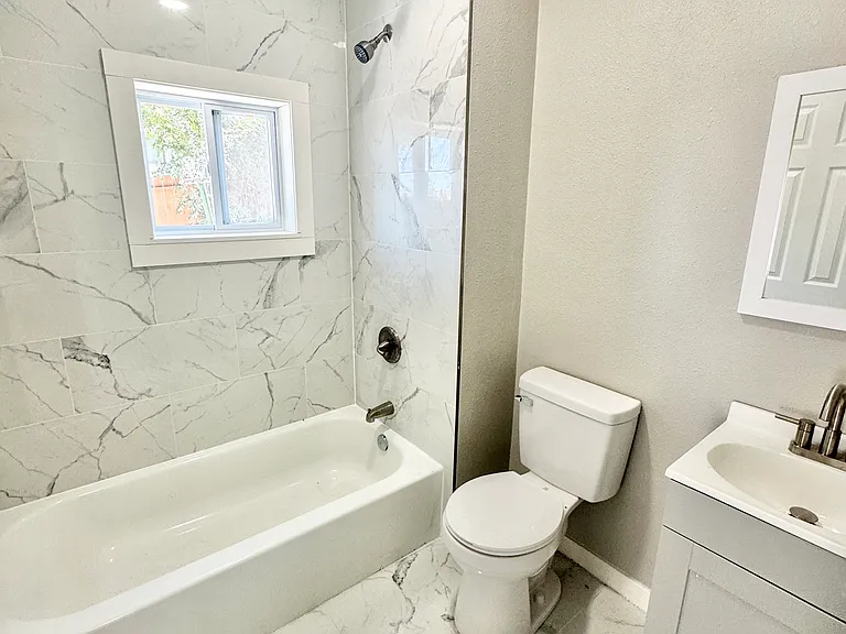 718 W Madison St — Photo 5