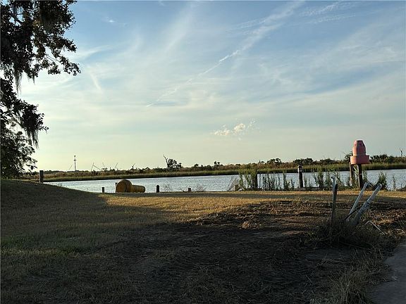 3rd image of 20031 Victory Rd