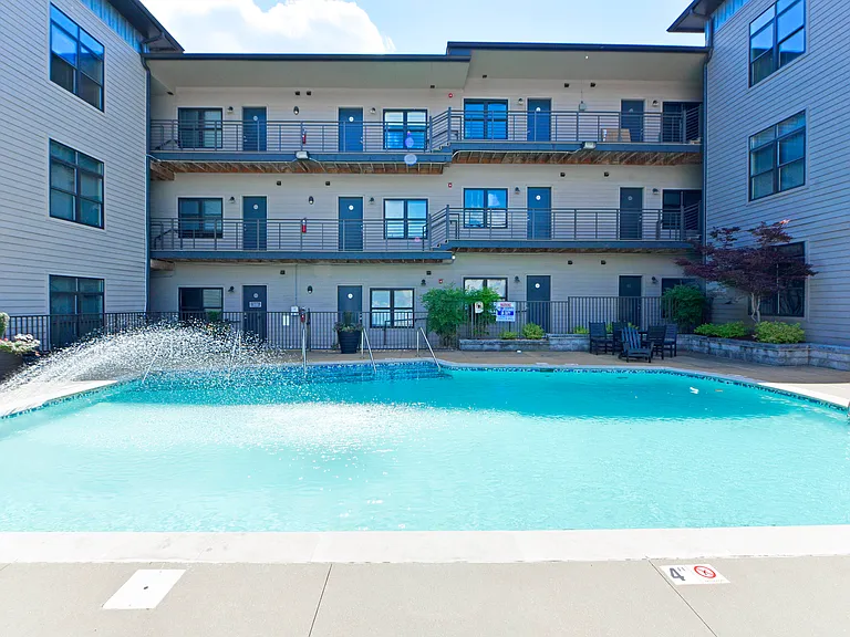 Ellis Germantown — Photo 16