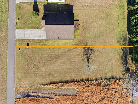 2nd image of 207 Dogwood Ln