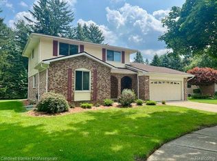 6516 N Raintree Ct, Canton, MI 48187