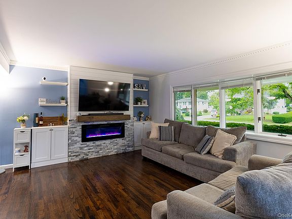 3rd image of 29 Sandy Hollow Drive
