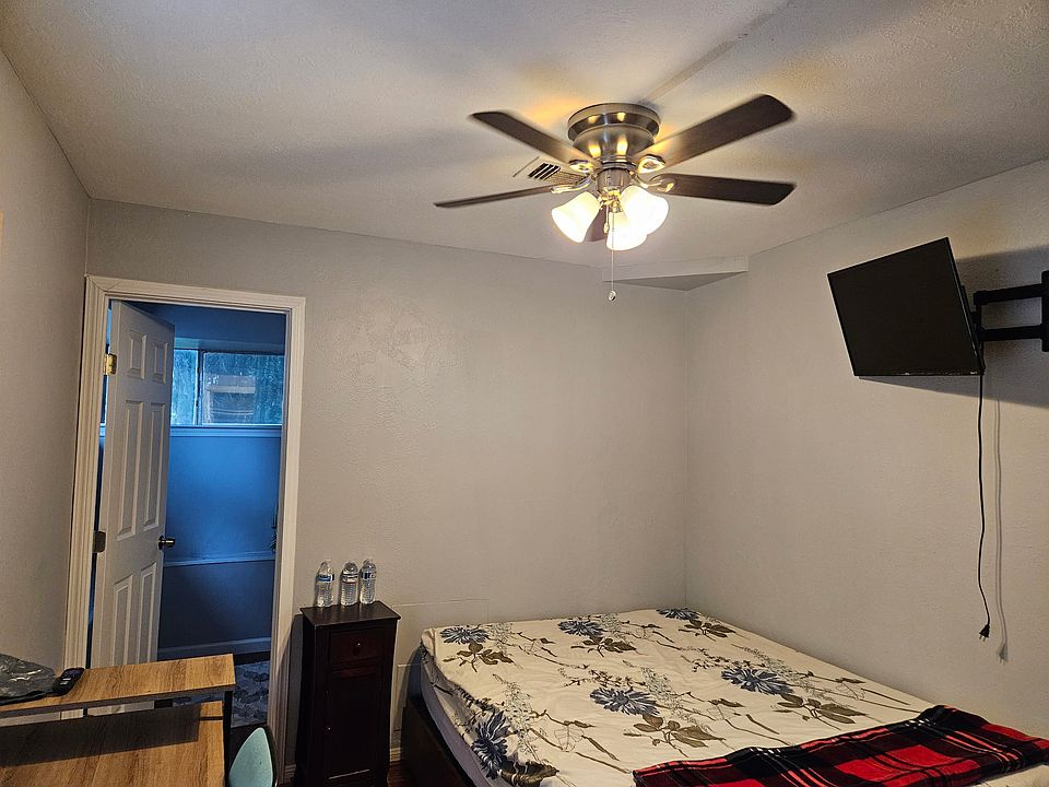 2nd image of 3319 S Briar Knoll Dr