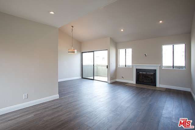 1st image of 27106 Hidaway Ave Unit 6