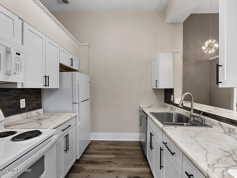 408 Doctor W #J — Photo 12