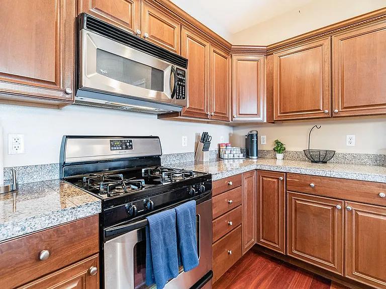 2107 S G St — Photo 12