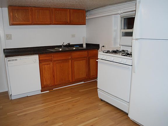 3rd image of 1634 W Bryn Mawr Ave