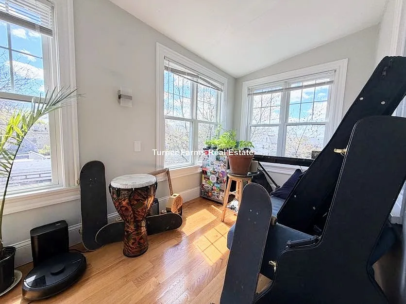 Building Photo - 305 Highland Ave #3F