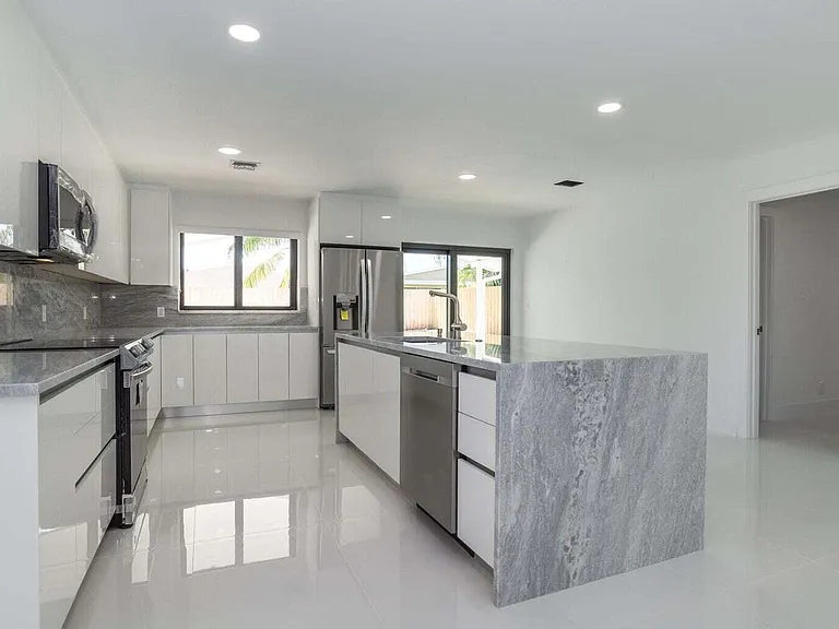 524 NW 53rd St — Photo 8