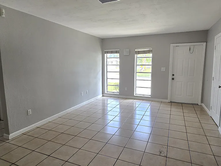 19572 NW 29th Pl — Photo 11
