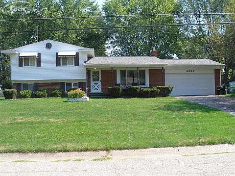 4337 N Saint Martins Dr photo 1