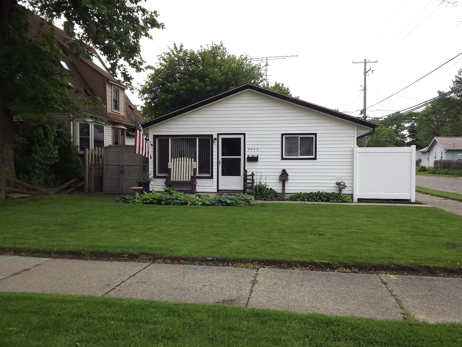 3245 Kenwood St photo 1
