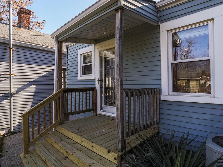 1319 Hull St — Photo 4