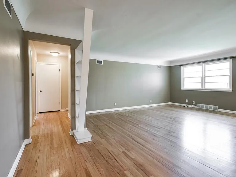 1018 S 114th St — Photo 7