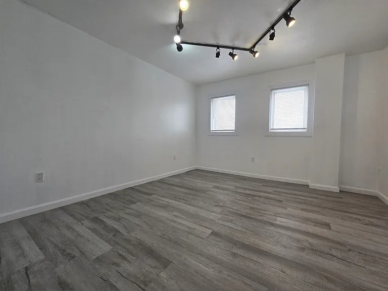 165 Cottage St #706 — Photo 4