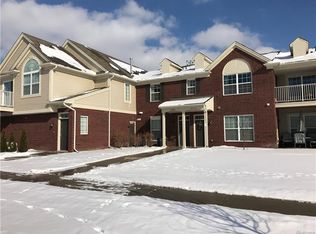 29782 Foxrun Cir, Warren, MI 48092