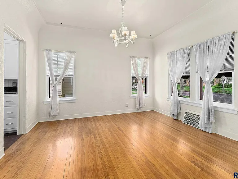 1817 S 5th Ave — Photo 7