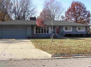 909 SW Naismith Pl, Topeka, KS 66606