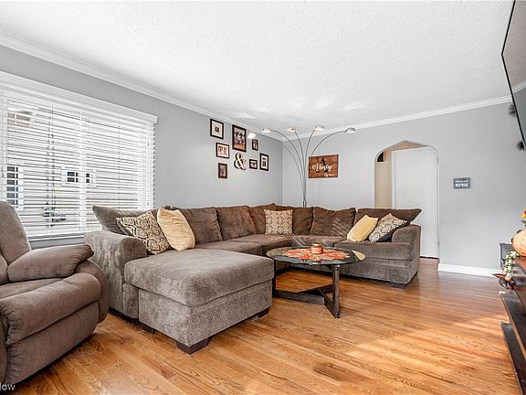 5th image of 646 Orchard Ave