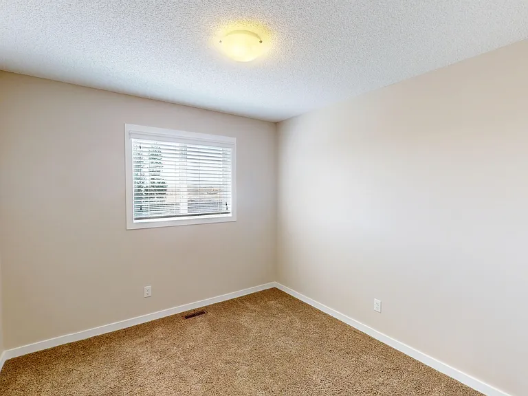 338 River Heights Cres — Photo 9