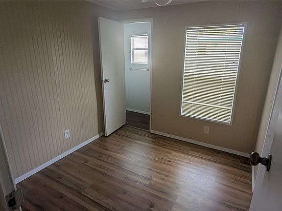4th image of 39518 Sterling Dr