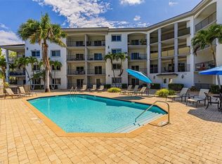 1100 Pine Ridge Rd, Naples, FL 34108