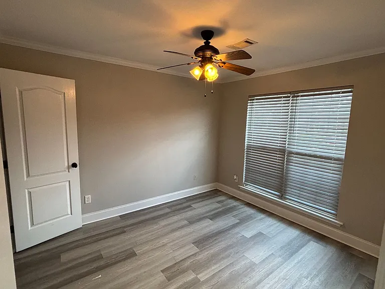 823 Bryan Cir — Photo 4