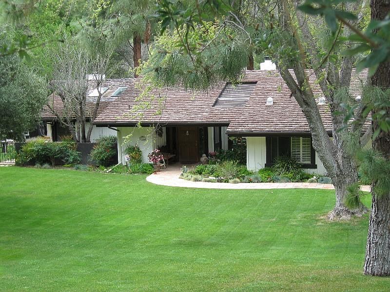 1st image of 321 Fairway Dr
