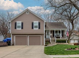 1337 NE Foxwood Dr, Lees Summit, MO 64086