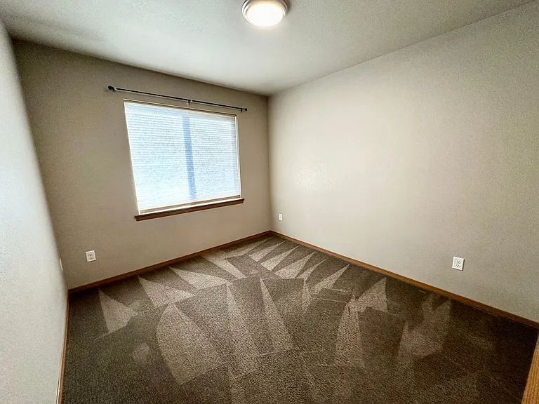 2102 N Yellowstone St — Photo 37