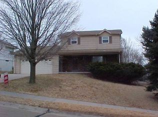 9413 Briarwood Ln, Bellevue, NE 68147