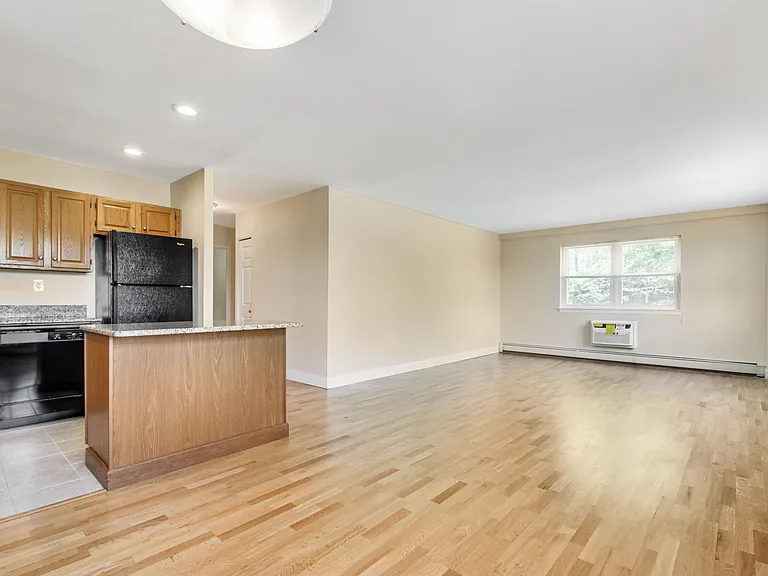 Heritage House Apartments — Photo 35
