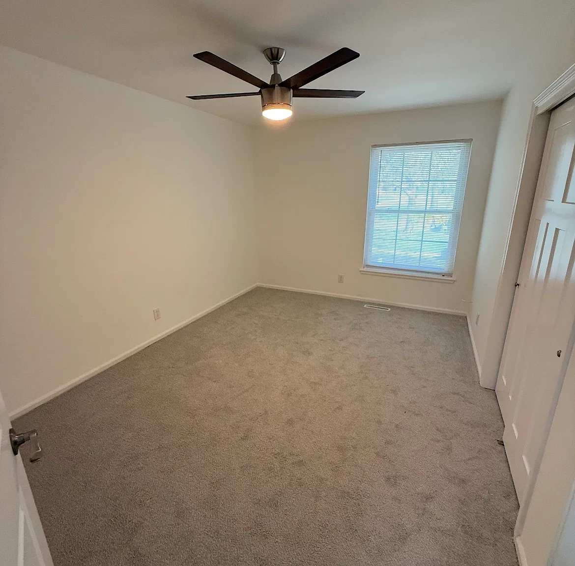 5 bed, 2.5 bath, 2700 sqft, $3,250 — Photo 4