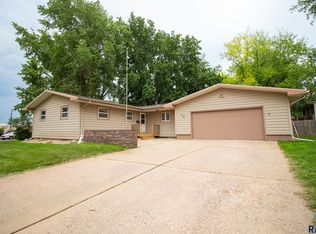 28 Park Ln, Canton, SD 57013